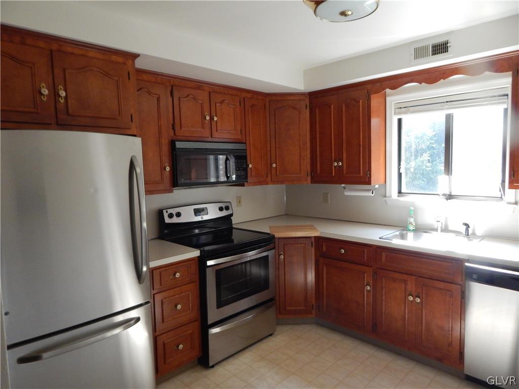 885 Cold Spring Road, Unit 8 Allentown, PA 18103 - Photo 3 of 10 Gallery Image 3