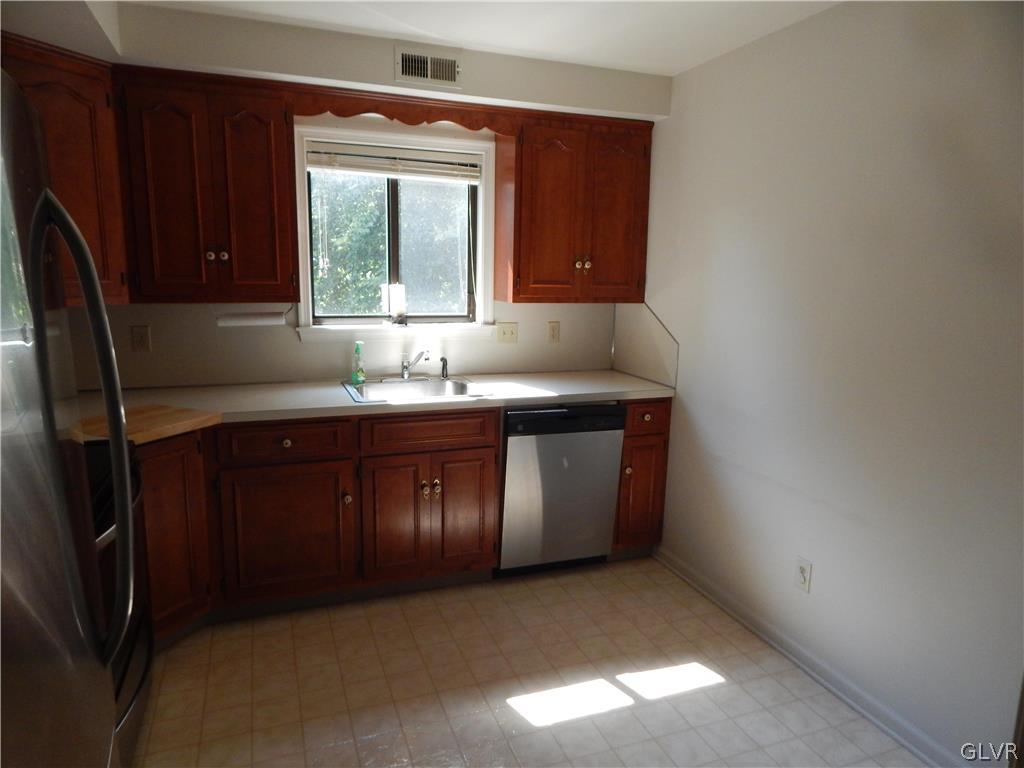 885 Cold Spring Road, Unit 8 Allentown, PA 18103 - Photo 4 of 10 Gallery Image 4