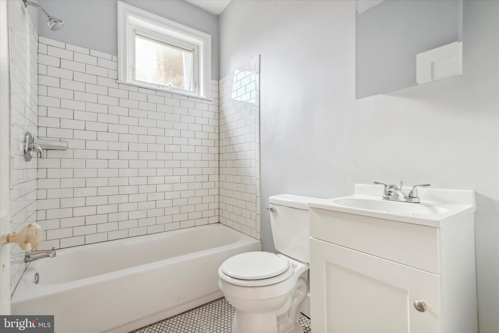 5236 Walnut Street, Unit 1R Philadelphia, PA 19139 - Photo 4 of 9
