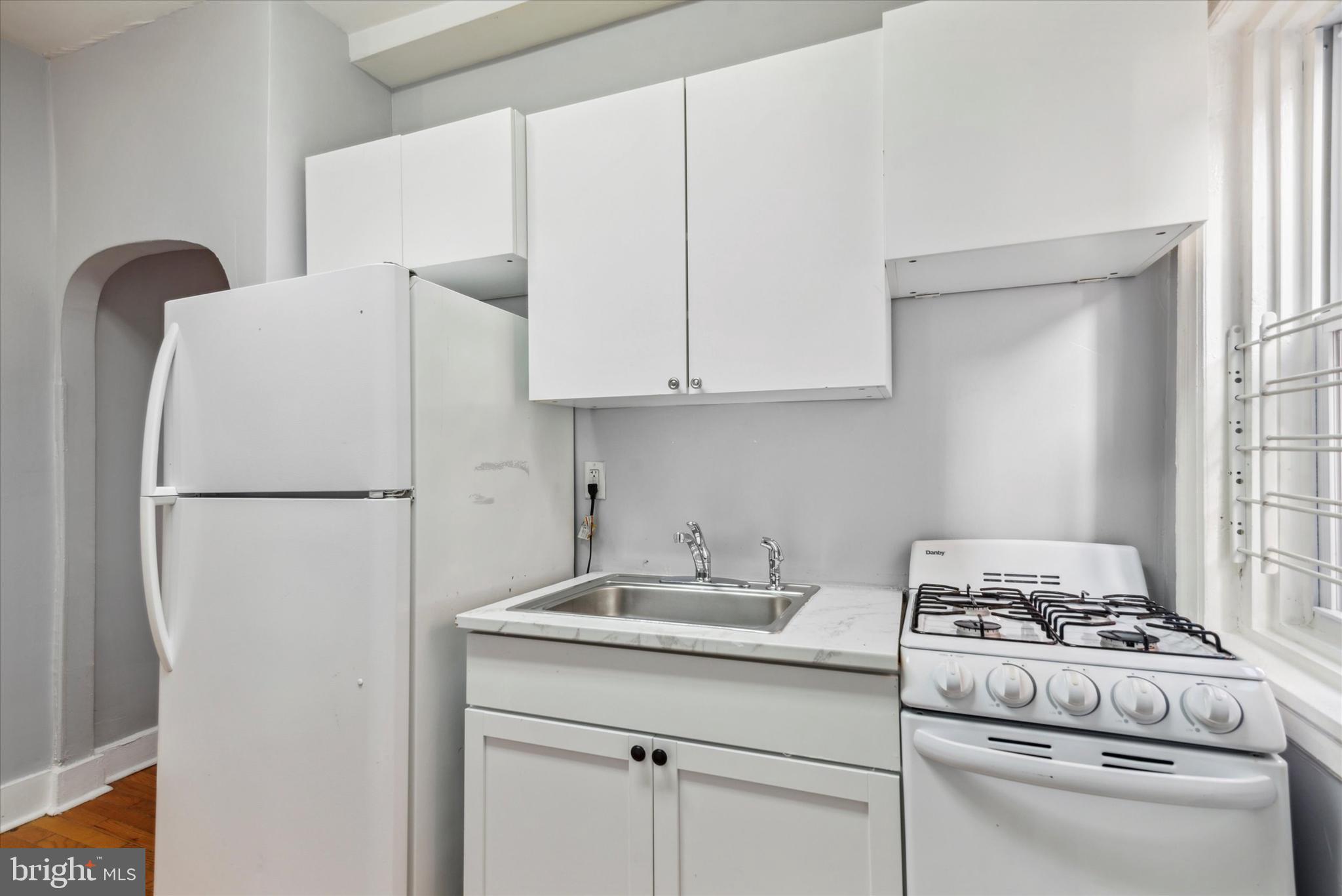 5236 Walnut Street, Unit 1R Philadelphia, PA 19139 - Photo 6 of 9