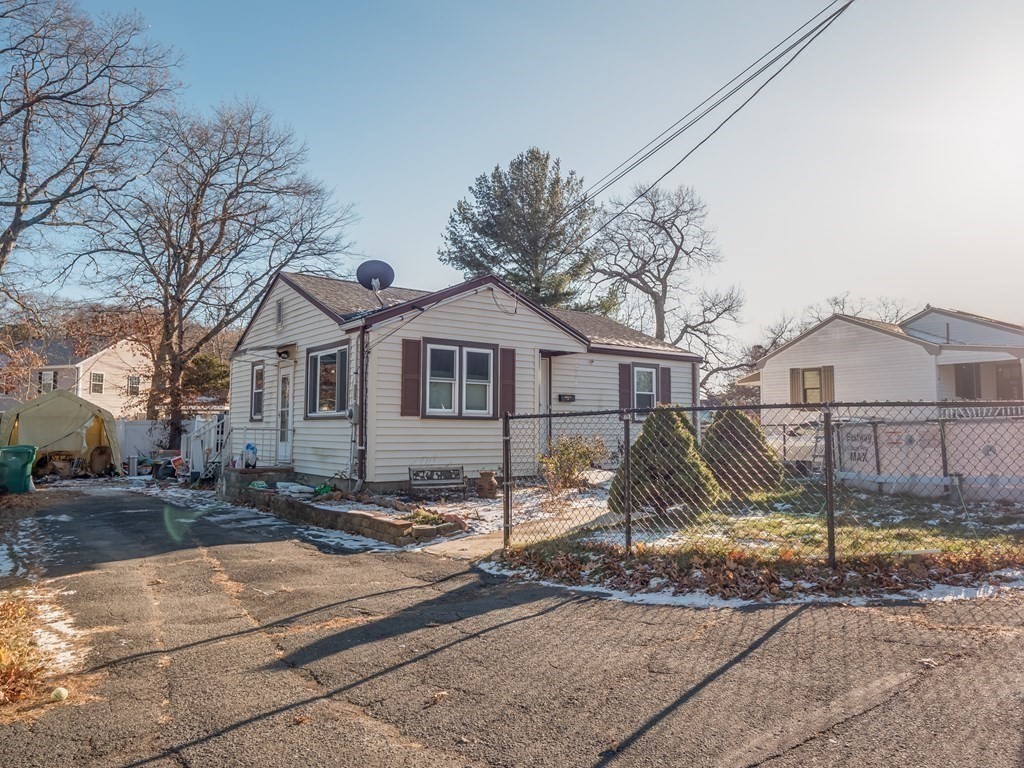 12 Hollis Road Lynn, MA 01904 - Photo 5 of 23 Gallery Image 5