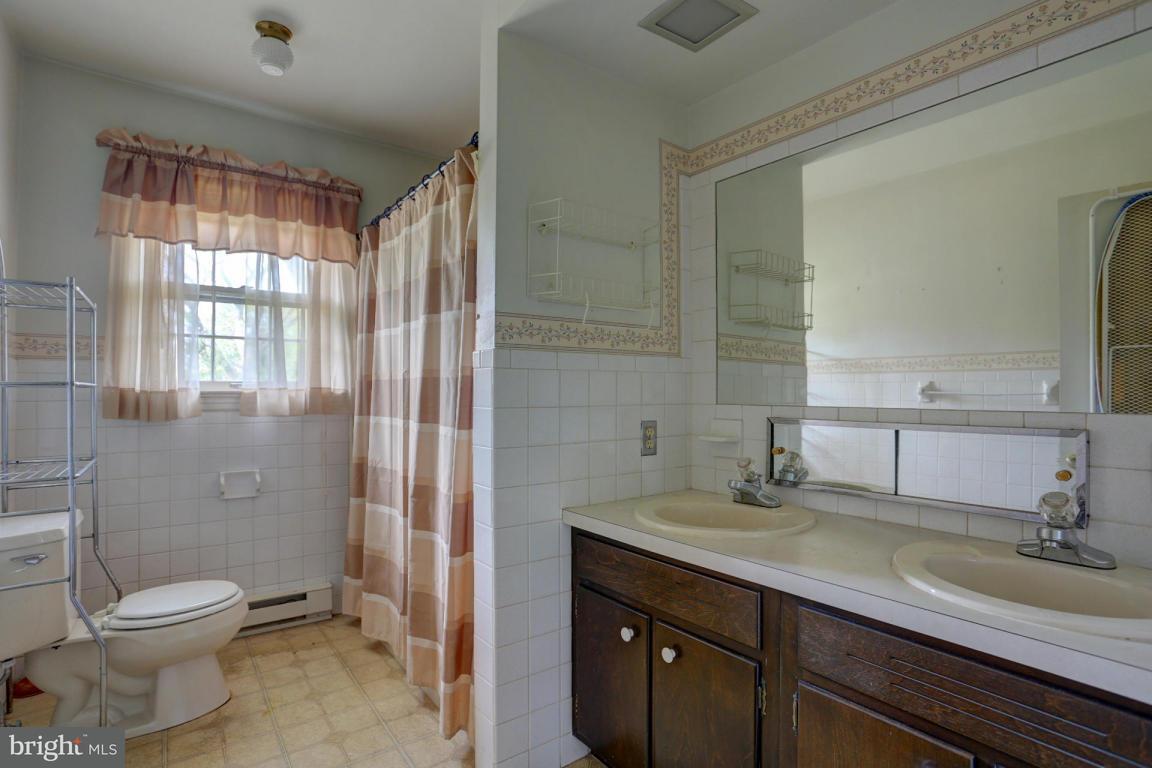 1118 Nissley Road Lancaster, PA 17601 - Photo 17 of 31 Gallery Image 17