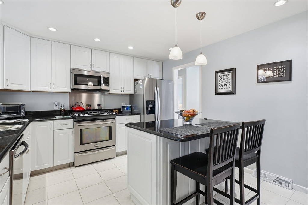 55 Ledgewood Road Framingham, MA 01701 - Photo 13 of 42