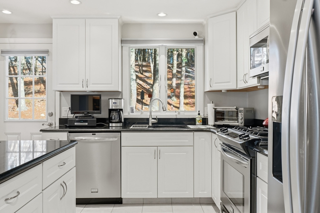 55 Ledgewood Road Framingham, MA 01701 - Photo 15 of 42