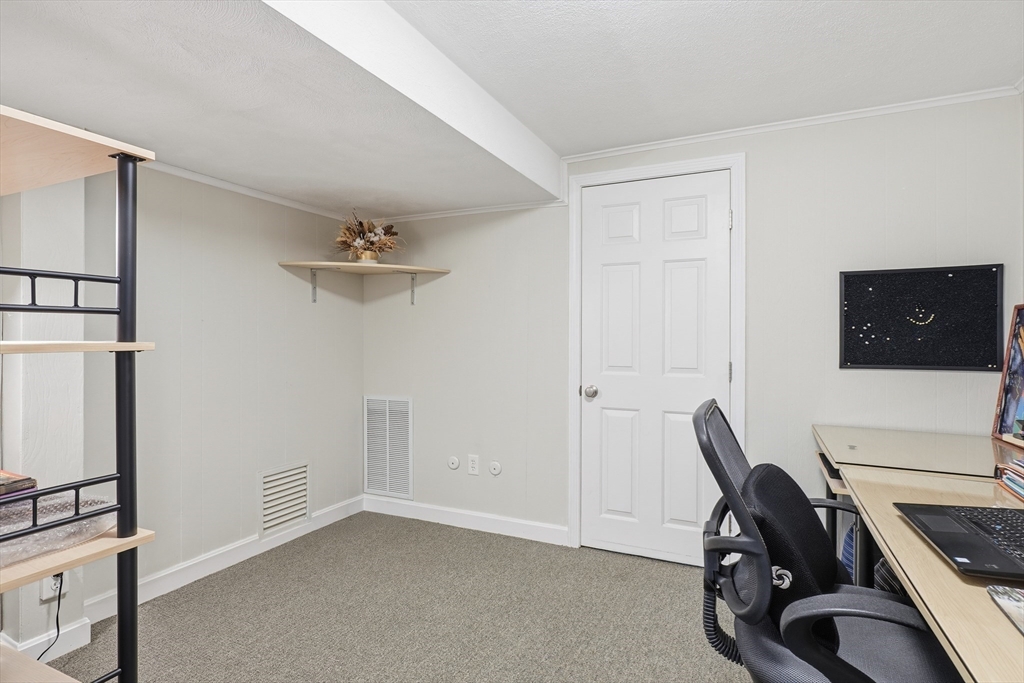 55 Ledgewood Road Framingham, MA 01701 - Photo 29 of 42