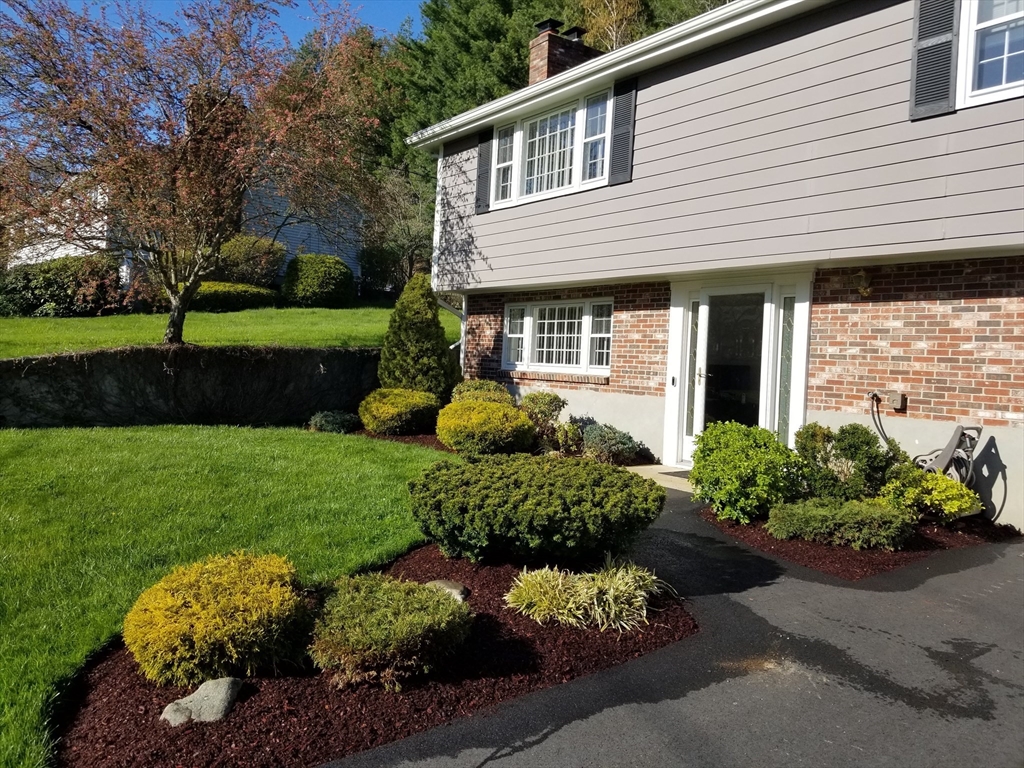 55 Ledgewood Road Framingham, MA 01701 - Photo 4 of 42