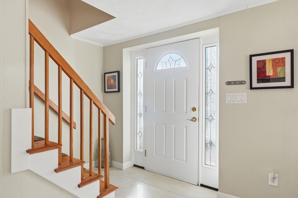 55 Ledgewood Road Framingham, MA 01701 - Photo 5 of 42