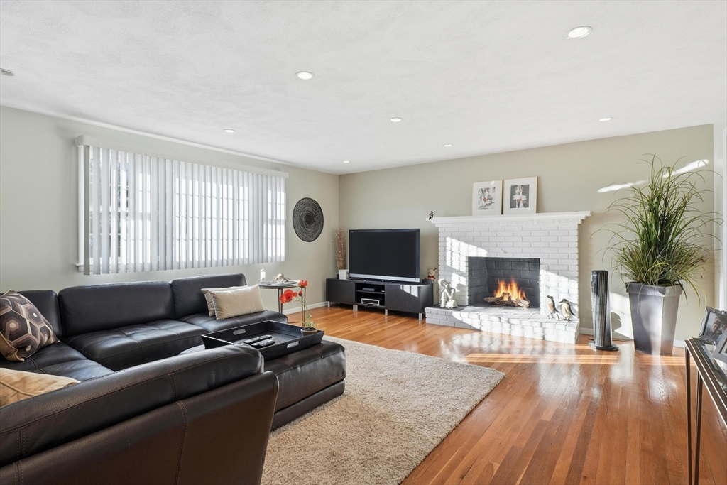 55 Ledgewood Road Framingham, MA 01701 - Photo 6 of 42