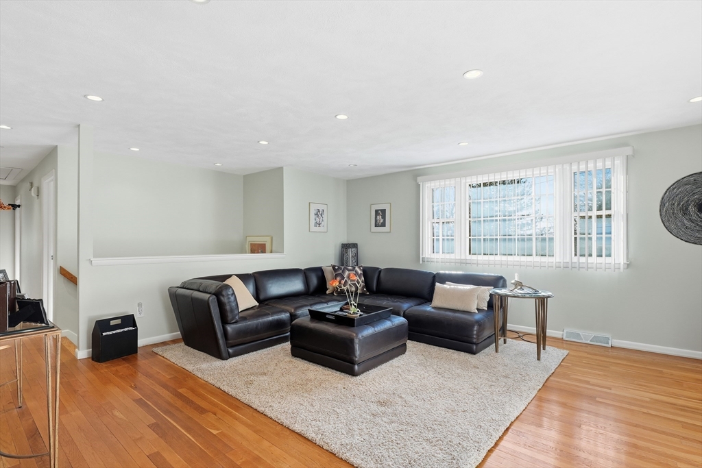 55 Ledgewood Road Framingham, MA 01701 - Photo 7 of 42