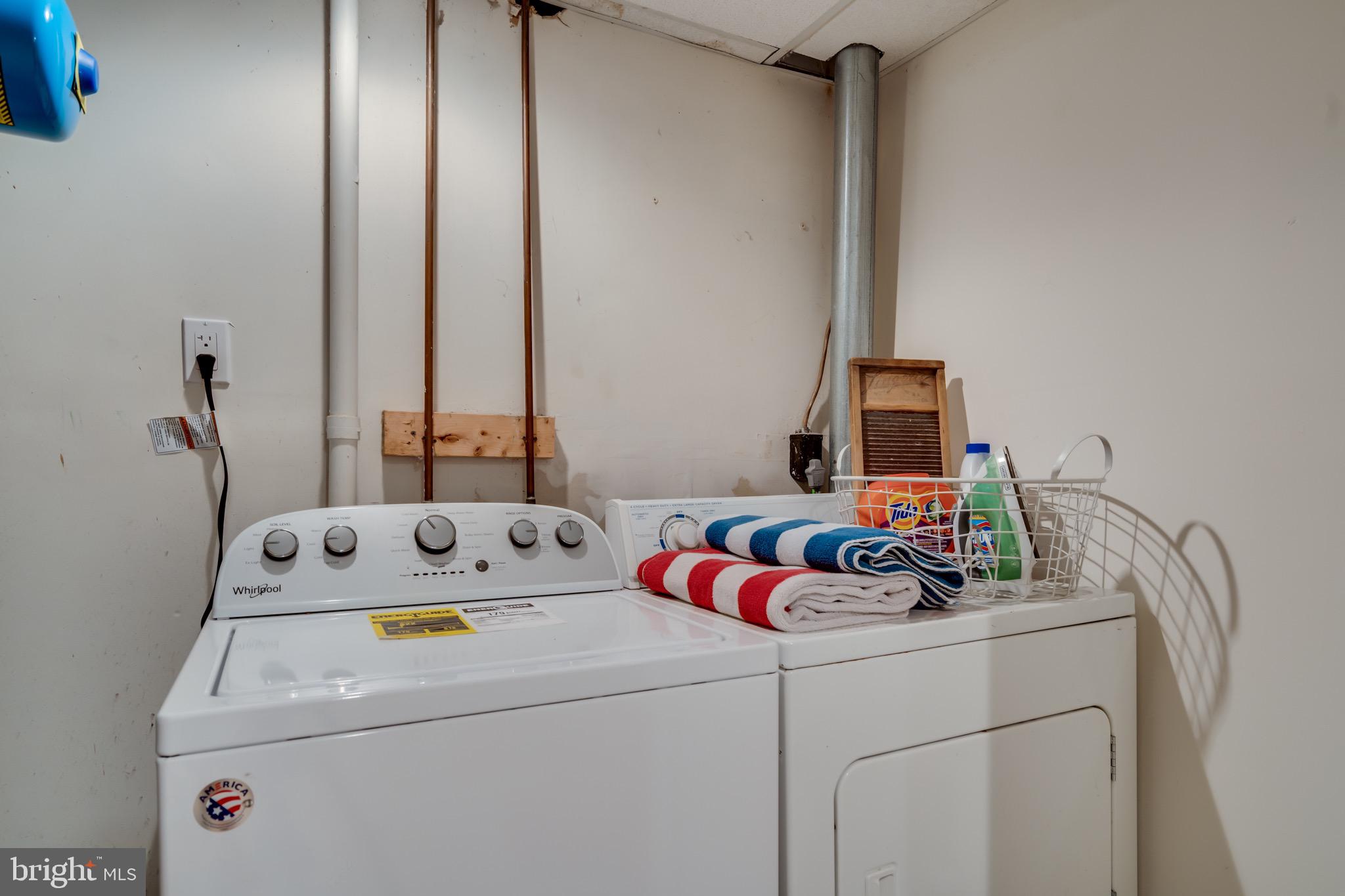 6490 Franconia Road Springfield, VA 22150 - Photo 28 of 34 a utility room with dryer and washer