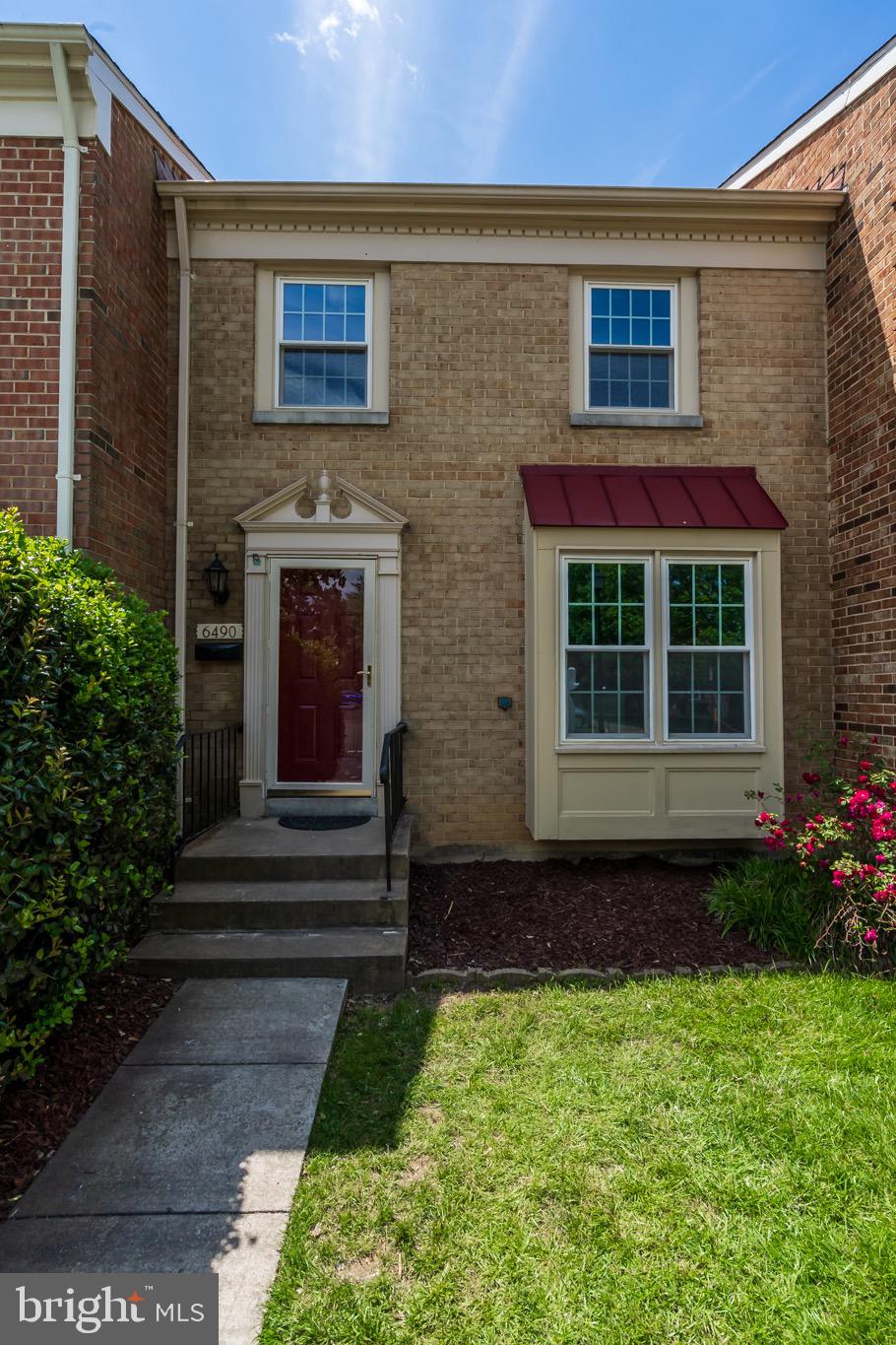 6490 Franconia Road Springfield, VA 22150 - Photo 34 of 34 a front view of a house with a garden