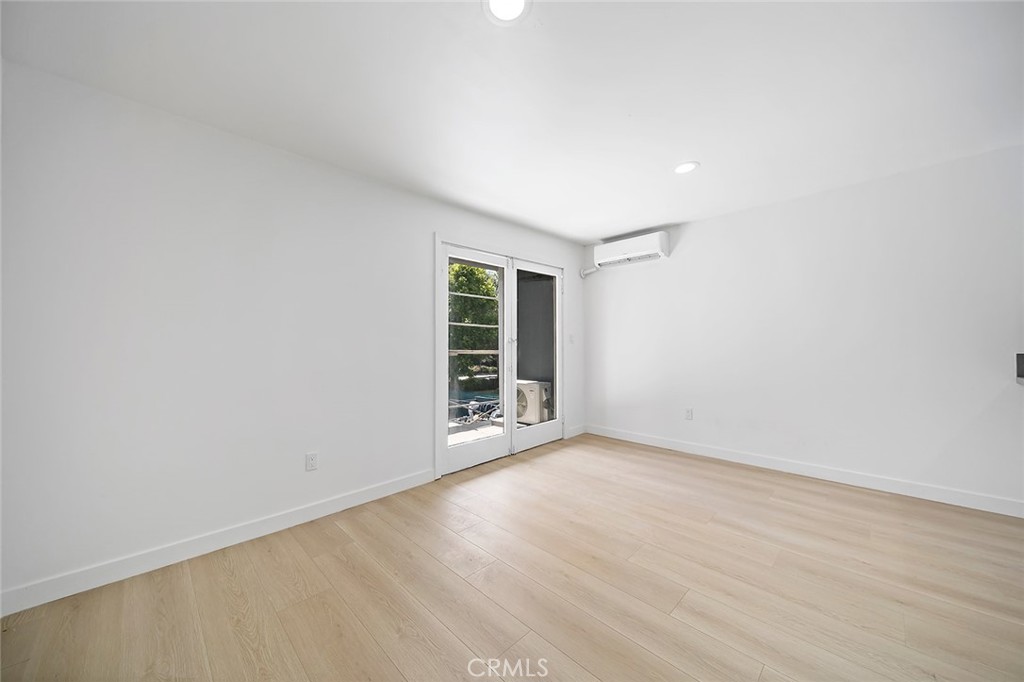 425 North Raymond Avenue Pasadena, CA 91103 - Photo 16 of 38 an empty room with wooden floor and windows
