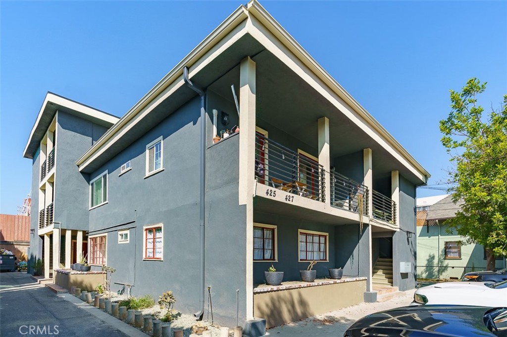 425 North Raymond Avenue Pasadena, CA 91103 - Photo 35 of 38 a front view of a house with a yard