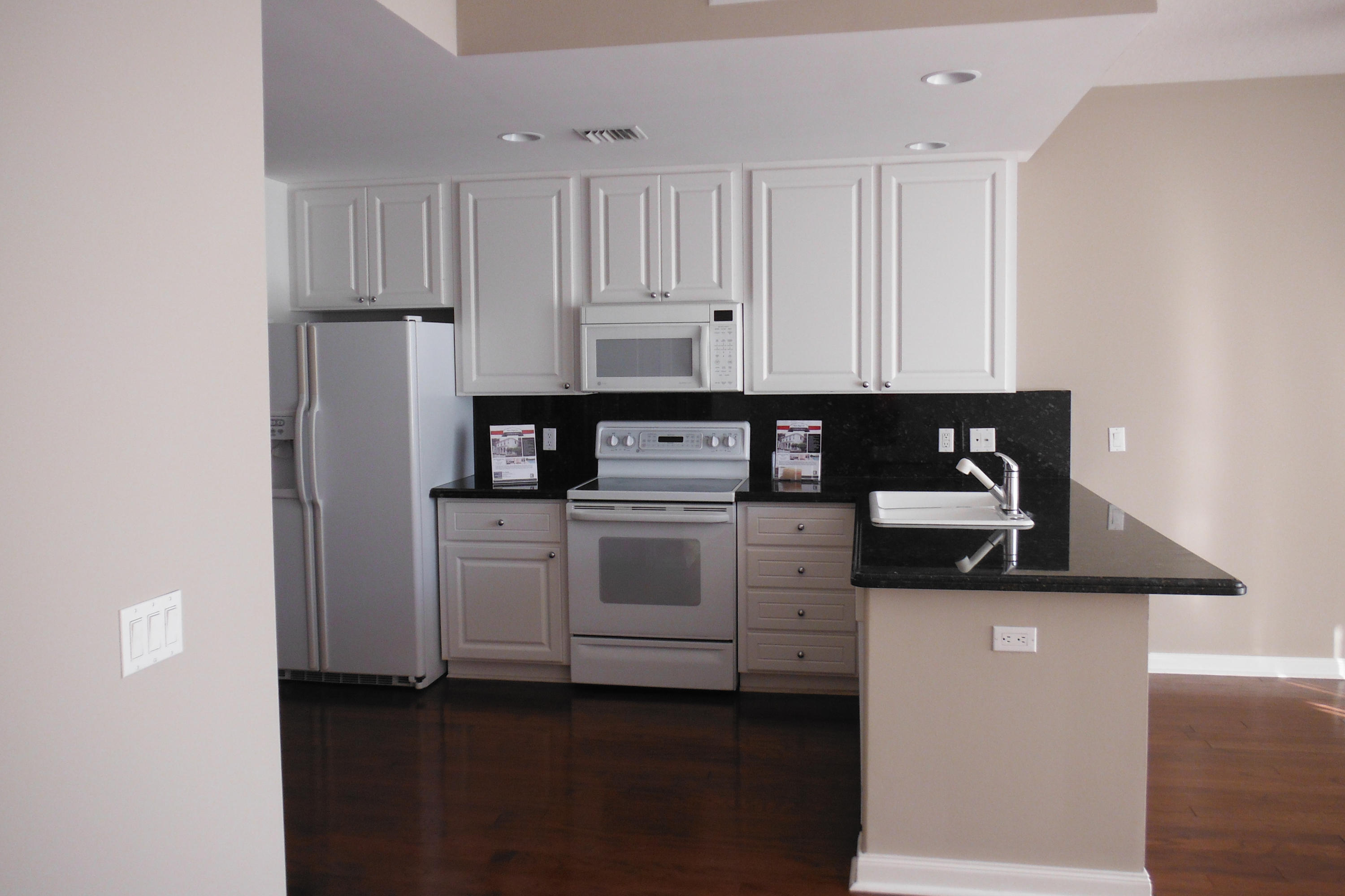 158 Promenade Way Jupiter, FL 33458 - Photo 5 of 23 Kitchen 2