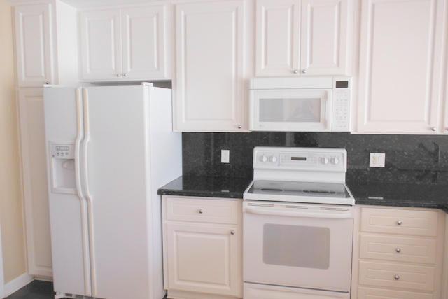 158 Promenade Way Jupiter, FL 33458 - Photo 6 of 23 Kitchen with Refrig-Range