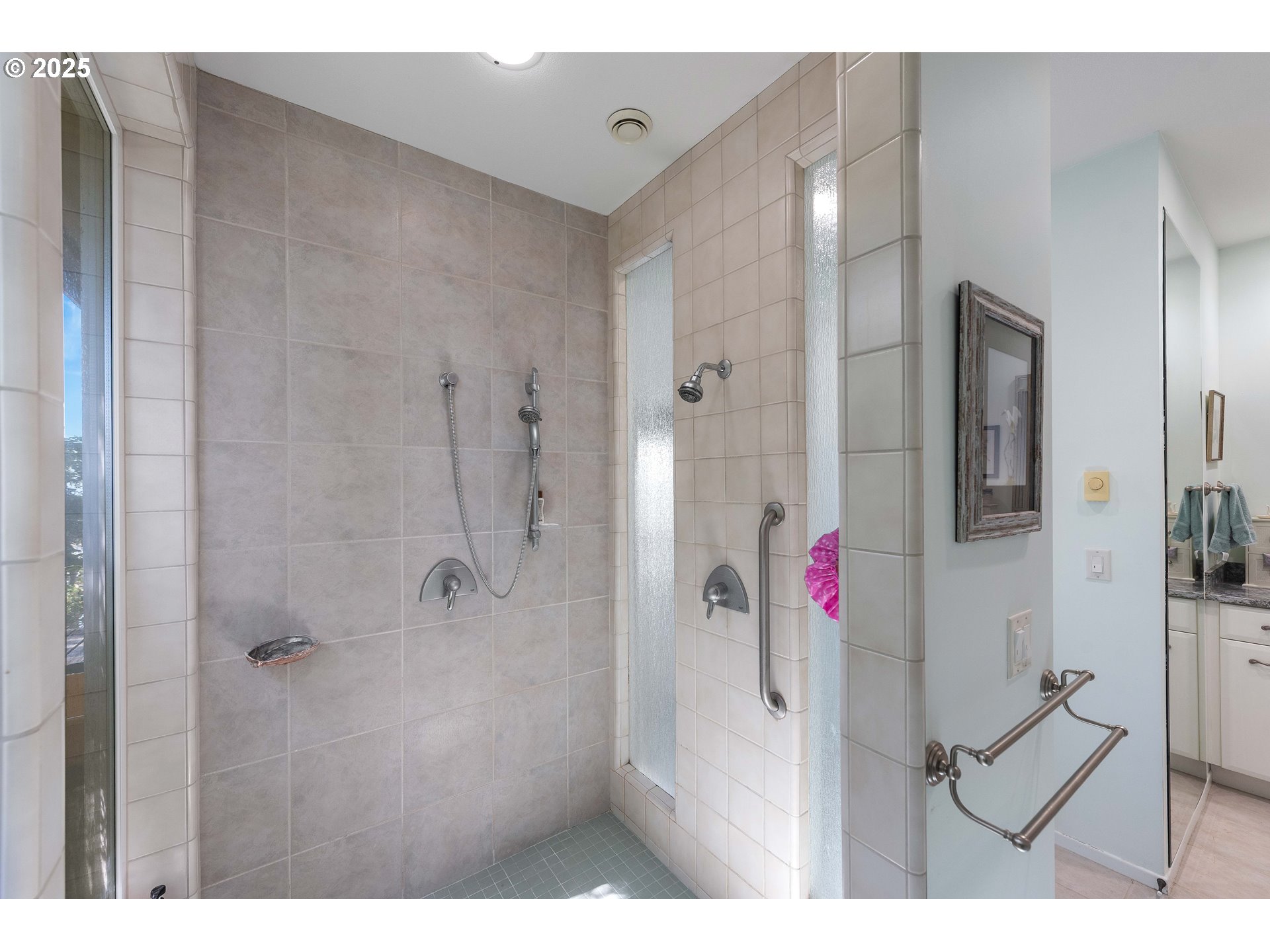 53 Shoreline Drive Florence, OR 97439 - Photo 8 of 36 a bathroom with a shower