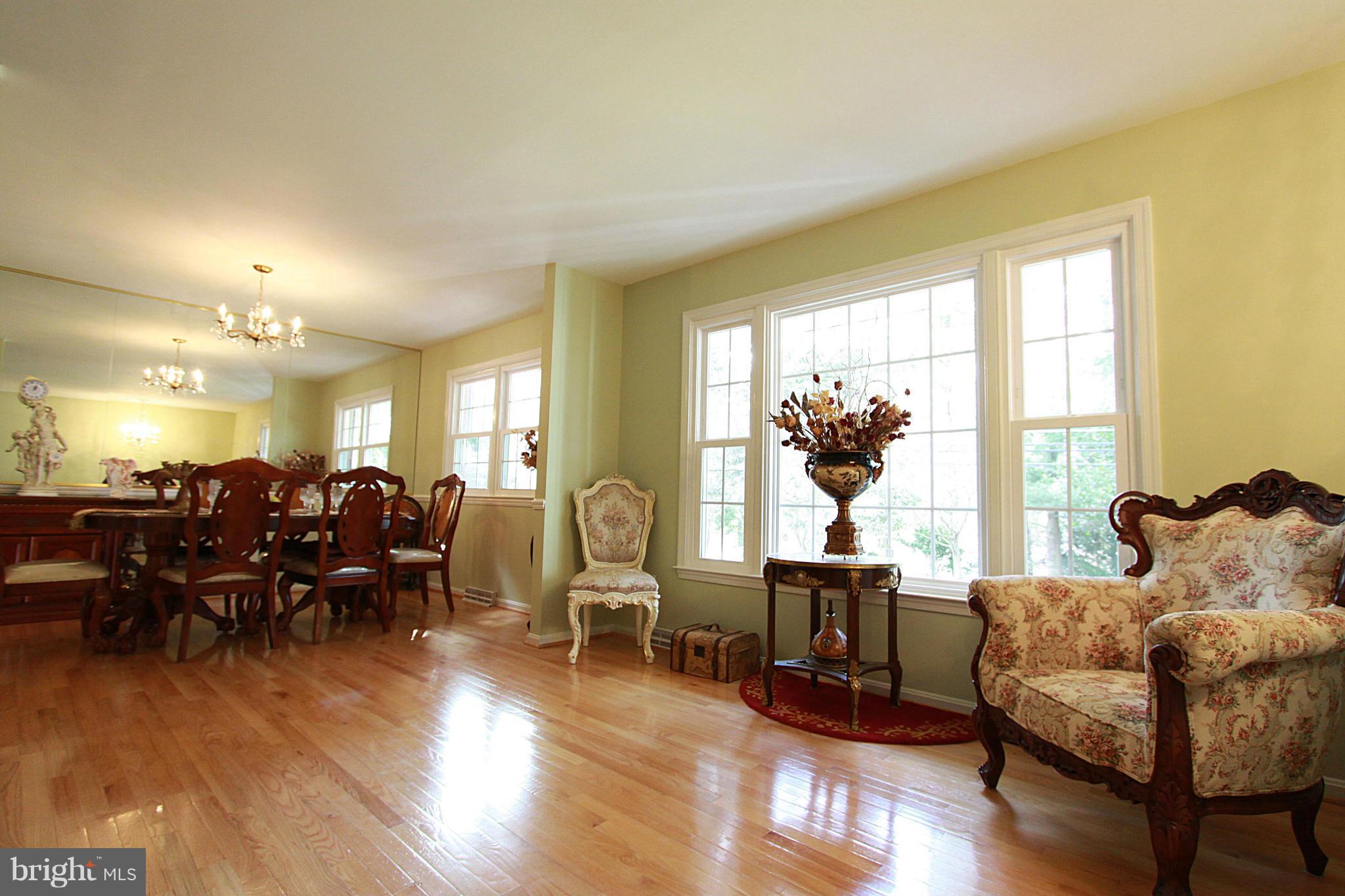 3203 Fox Mill Road Oakton, VA 22124 - Photo 12 of 27 Living Room