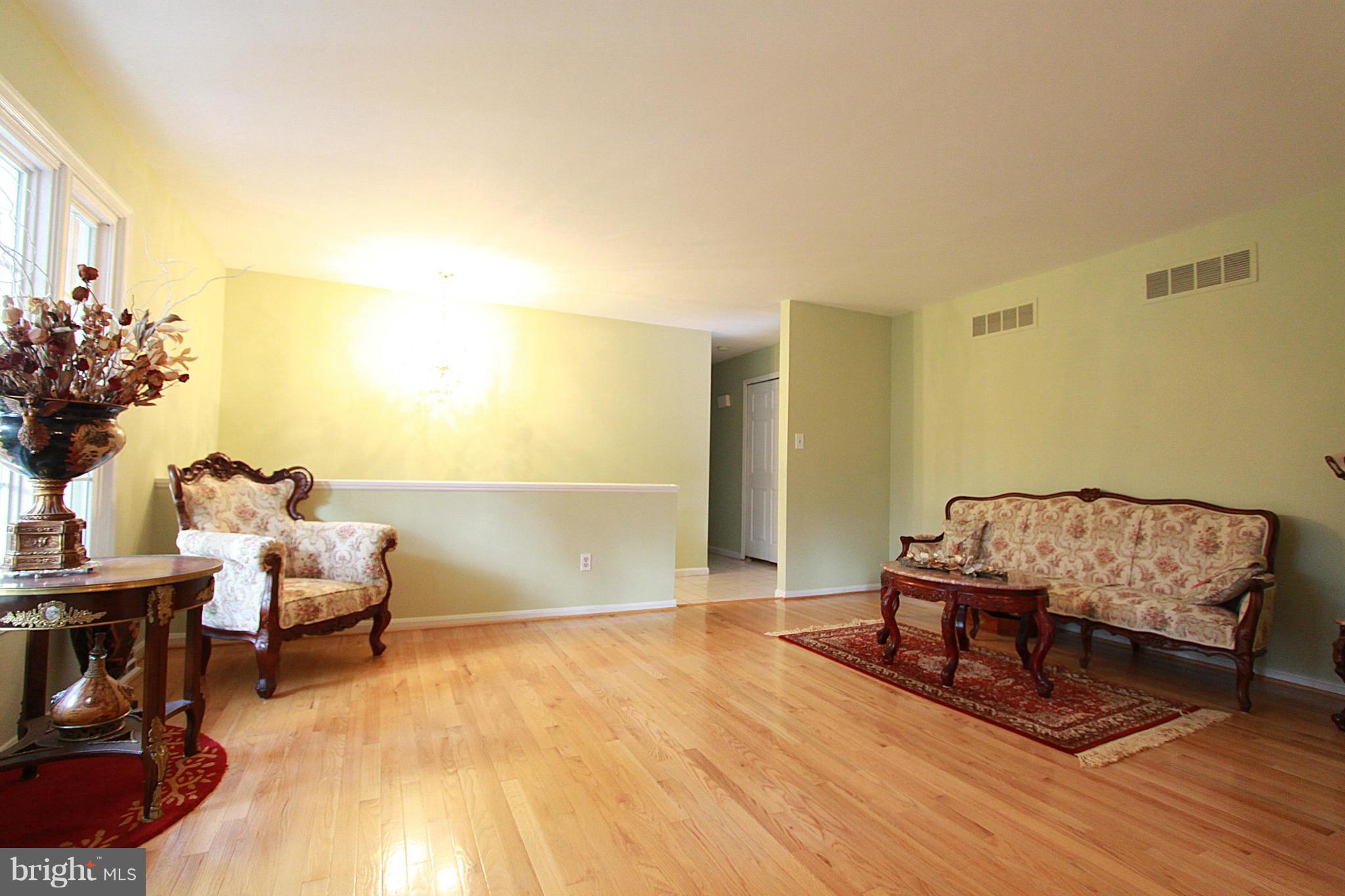 3203 Fox Mill Road Oakton, VA 22124 - Photo 14 of 27 Living Room