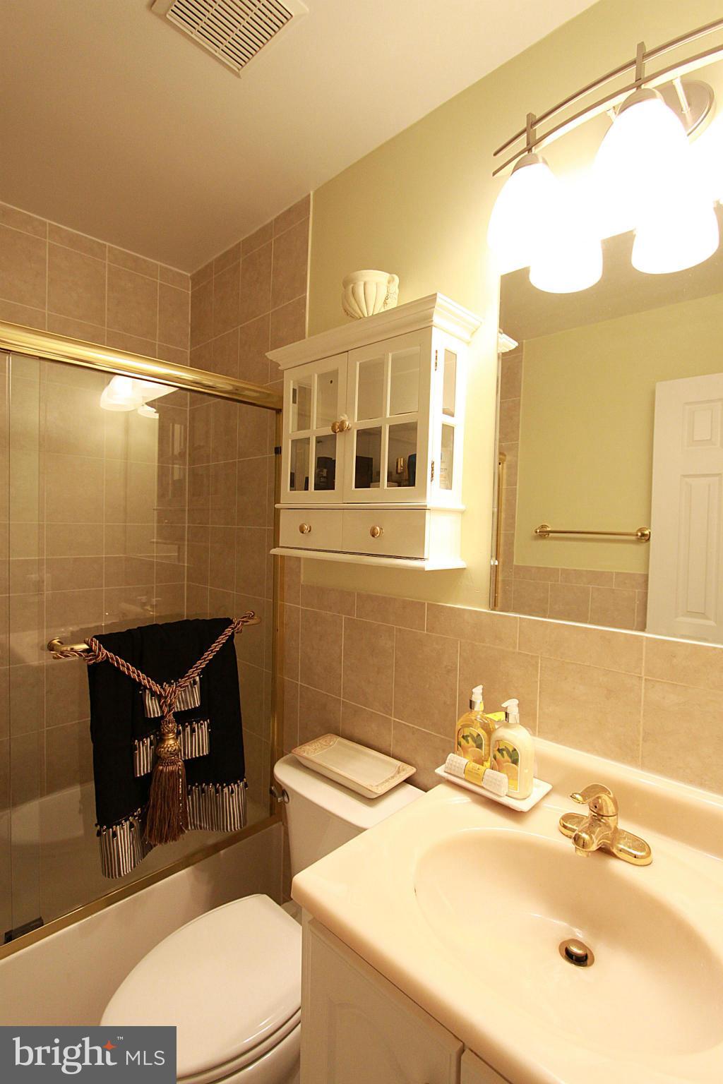 3203 Fox Mill Road Oakton, VA 22124 - Photo 19 of 27 Bath (Master)