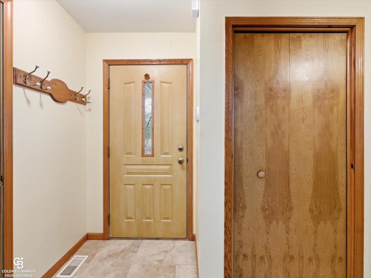 7262 Lakeshore Road Lakeport, MI 48059 - Photo 3 of 55