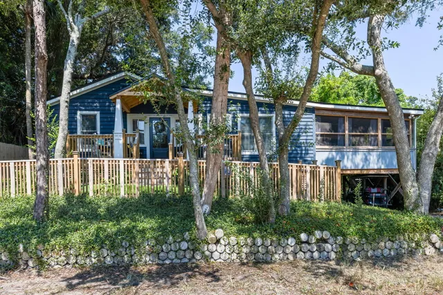$1,277,000 | 212 East Hudson Avenue, Folly Beach, SC 29439