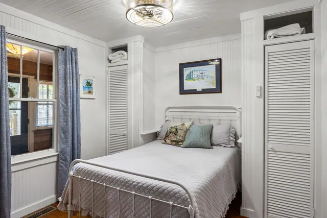 $1,277,000 | 212 East Hudson Avenue, Folly Beach, SC 29439