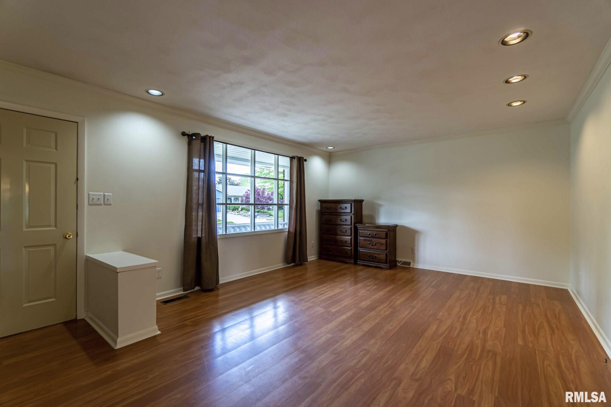 2708 North Rustic Ridge Drive Peoria, IL 61604 - Photo 3 of 32 Gallery Image 3