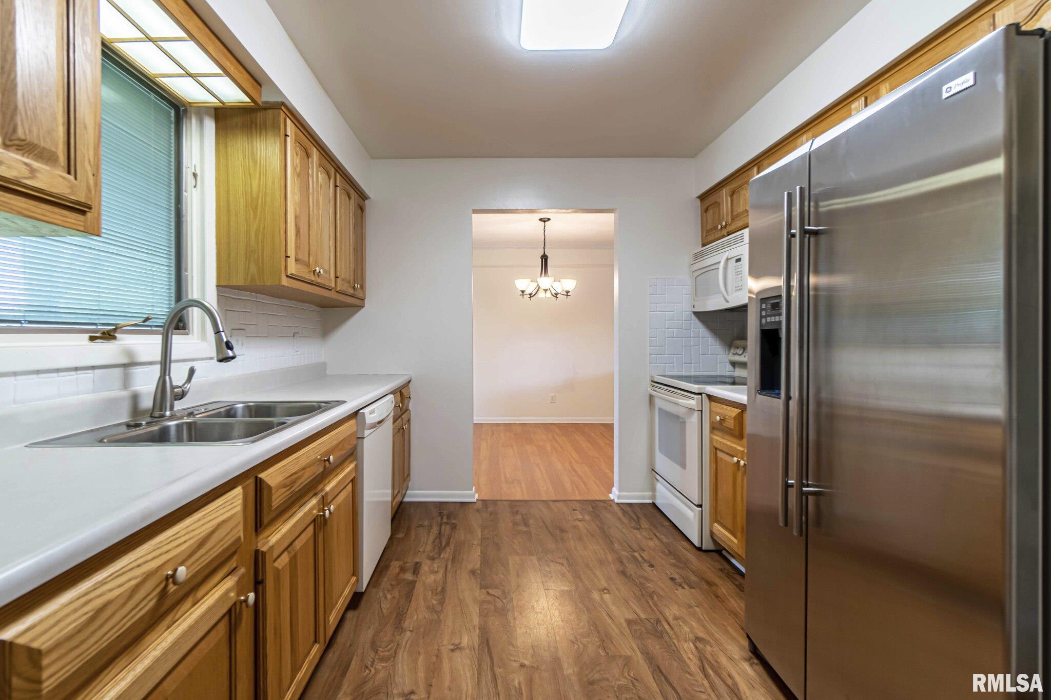 2708 North Rustic Ridge Drive Peoria, IL 61604 - Photo 9 of 32 Gallery Image 9