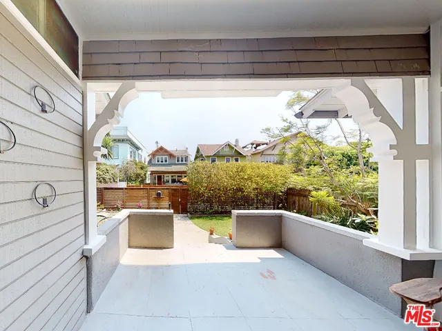 a view of livingroom with furniture