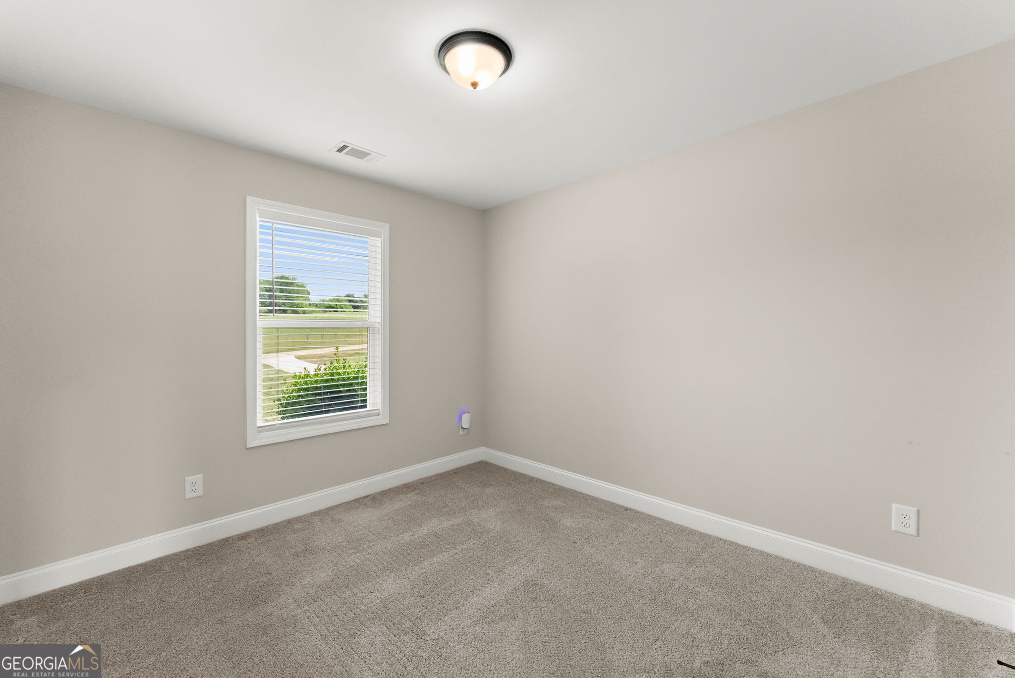 810 Anderson Thomas Road Martin, GA 30557 - Photo 16 of 40 an empty room with a window