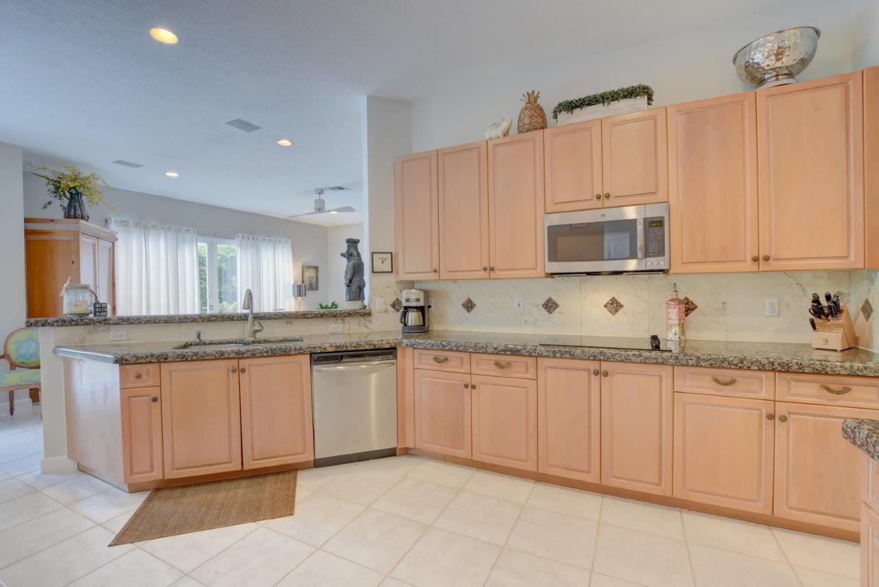 1715 Southwest 2nd Avenue Boca Raton, FL 33432 - Photo 25 of 71 Kitchen