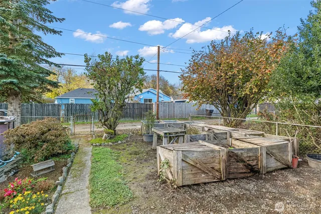 a view of a backyard with sitting area and furniture