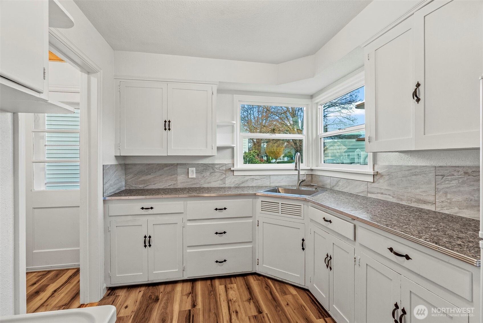 541 24th Avenue Longview, WA 98632 - Photo 9 of 21