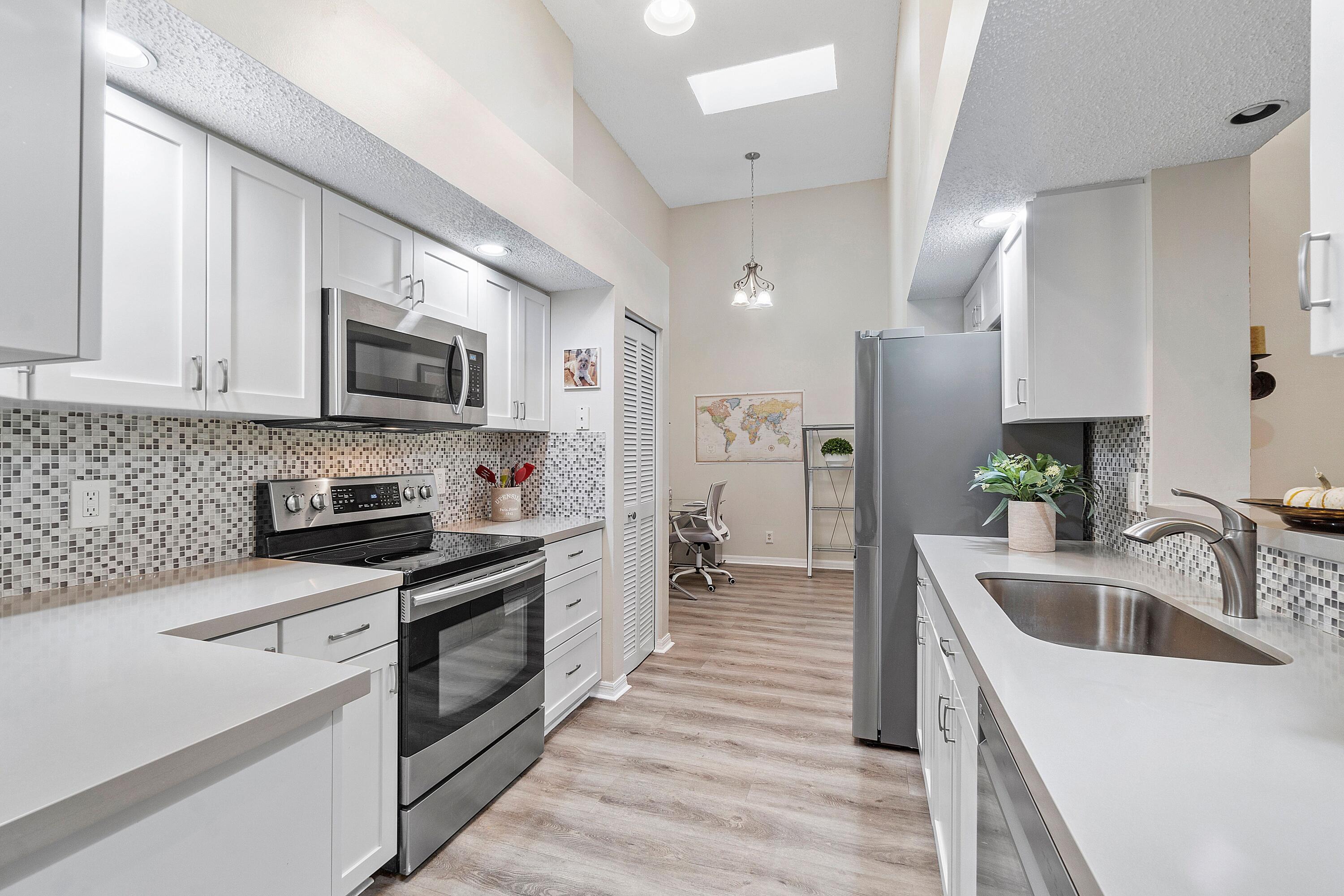 11143 Autoro Court Boca Raton, FL 33498 - Photo 12 of 35 11143 Gourmet Kitchen