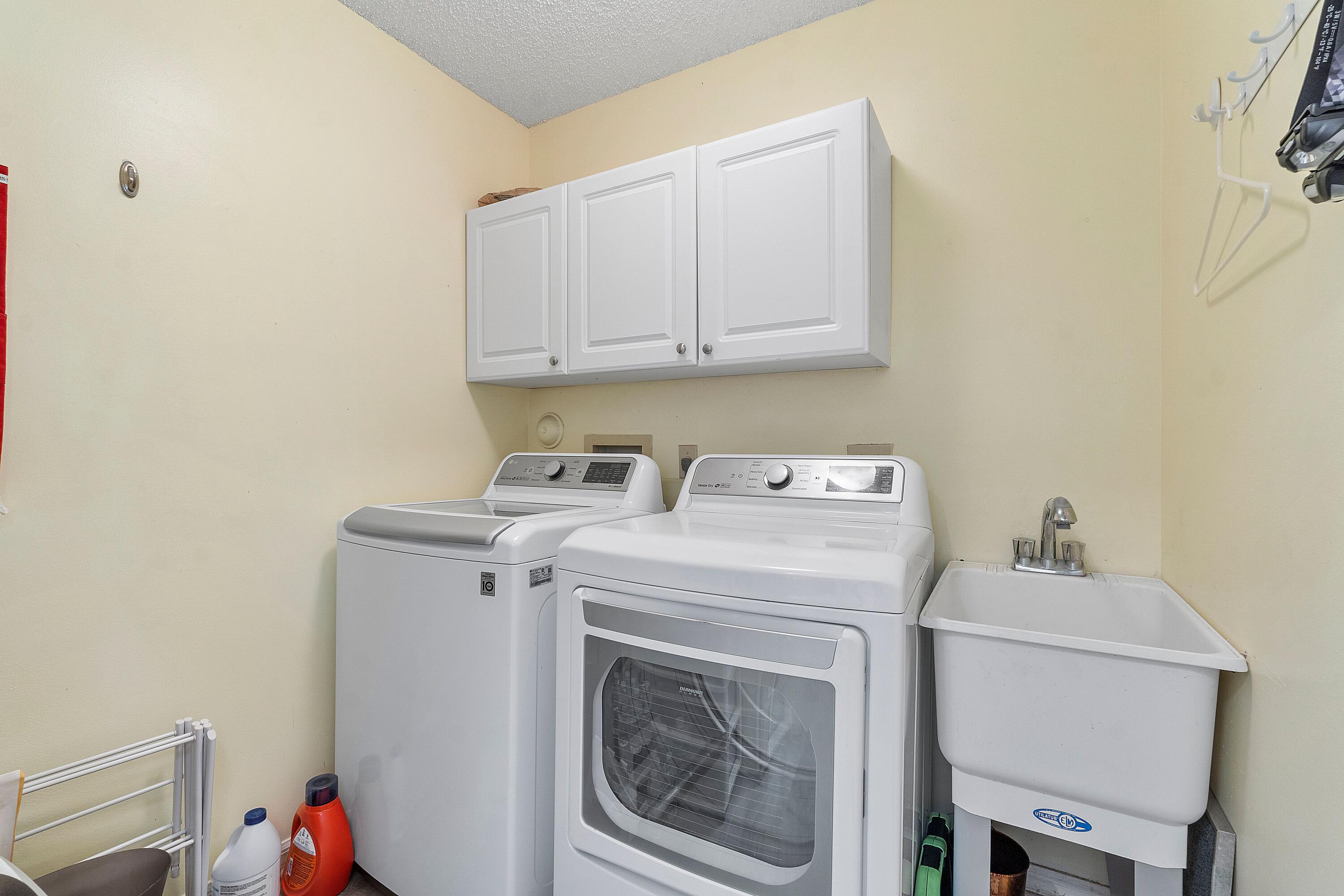 11143 Autoro Court Boca Raton, FL 33498 - Photo 15 of 35 11143 Laundry rm