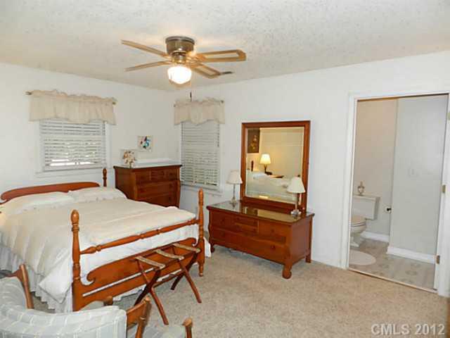 11085 Painted Tree Road Charlotte, NC 28226 - Photo 10 of 16 Gallery Image 10