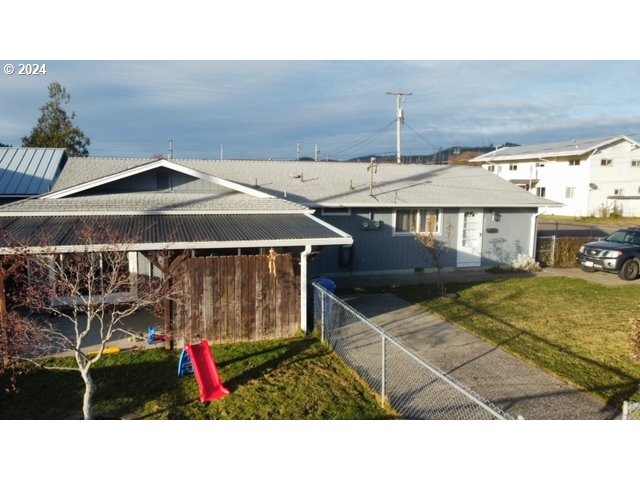 907 Greenwood Avenue Reedsport, OR 97467 - Photo 9 of 45