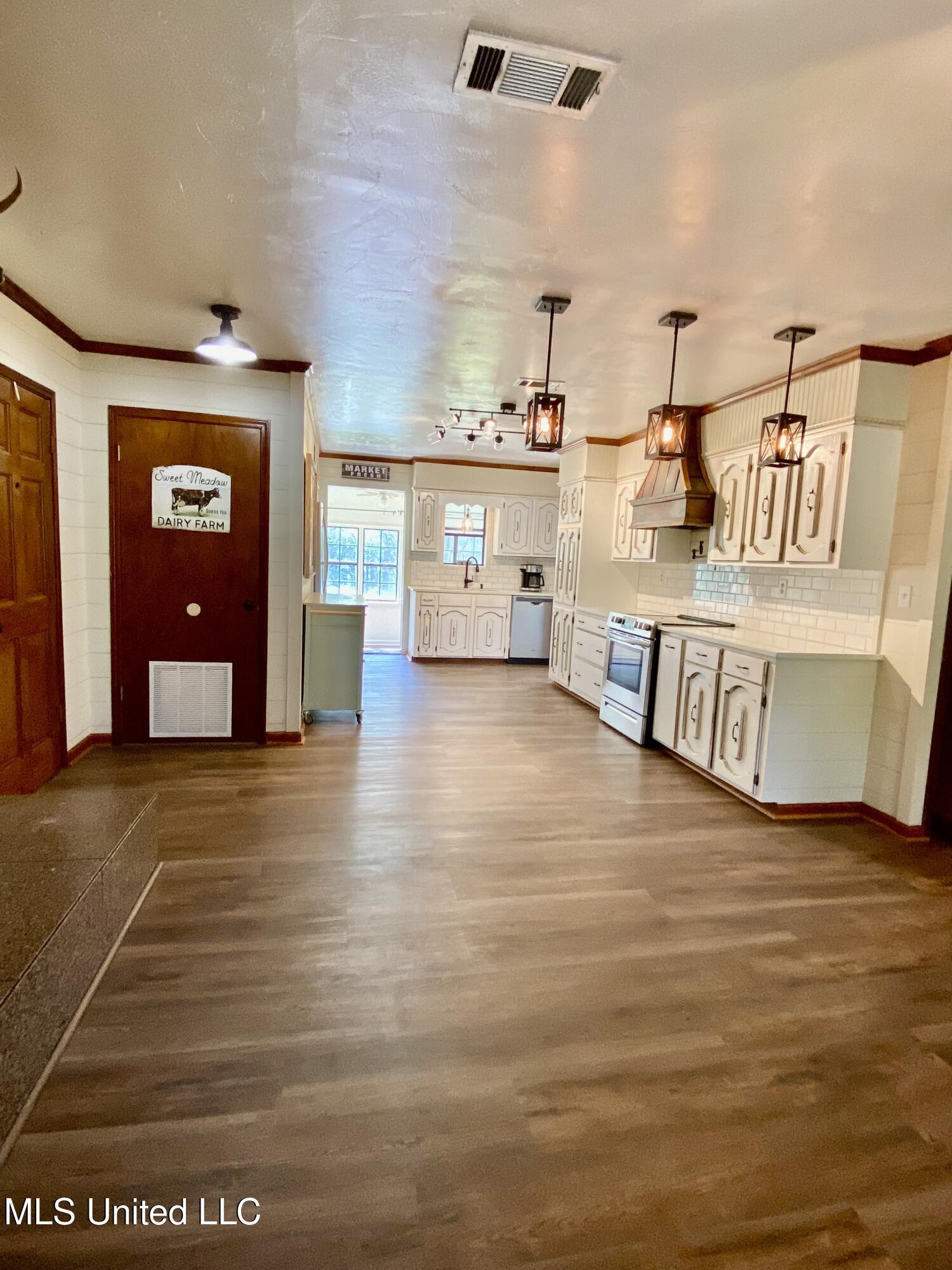 104 Baucum Road Carriere, MS 39426 - Photo 19 of 68 19, Kitchen, IMG_3596