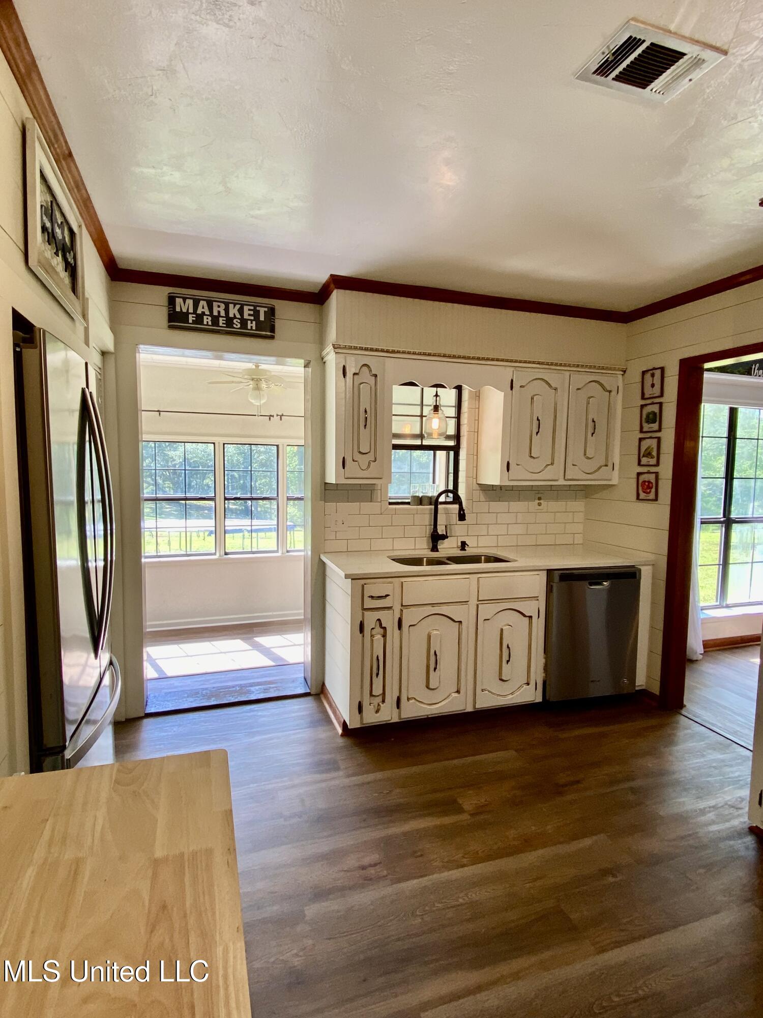 104 Baucum Road Carriere, MS 39426 - Photo 20 of 68 20, Kitchen, IMG_3605