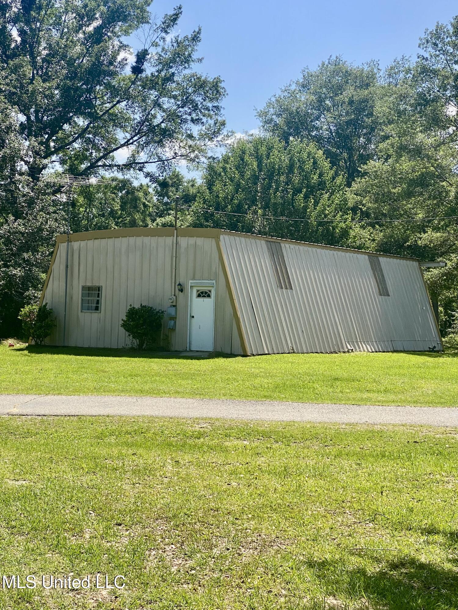 104 Baucum Road Carriere, MS 39426 - Photo 41 of 68 41, Shop, IMG_3571