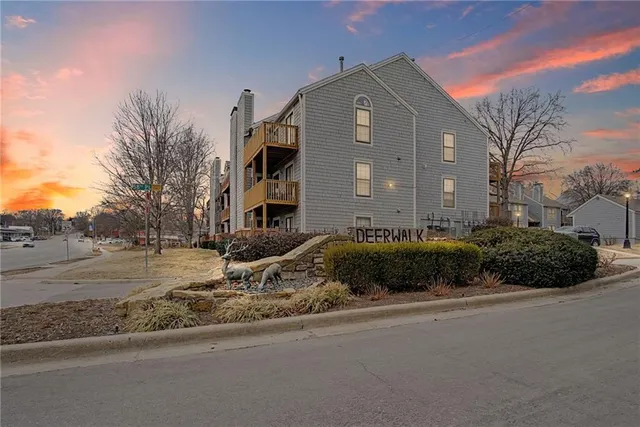 $169,900 | 12027 West 58th Place, Unit B, Shawnee, KS 66216