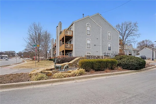 $169,900 | 12027 West 58th Place, Unit B, Shawnee, KS 66216