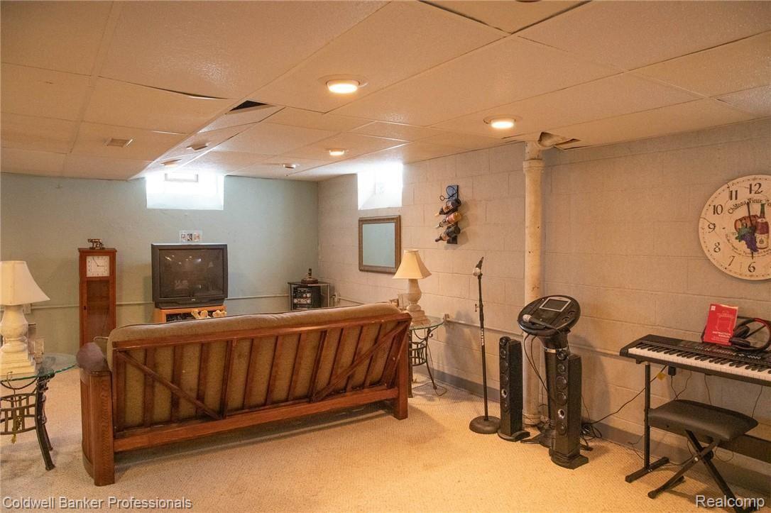 1128 Vernier Road Grosse Pointe, MI 48236 - Photo 39 of 48 1128Vernier-31.jpg