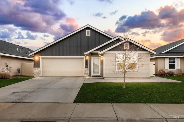 $489,900 | 2976 North Rapid Creek Way, Kuna, ID 83634