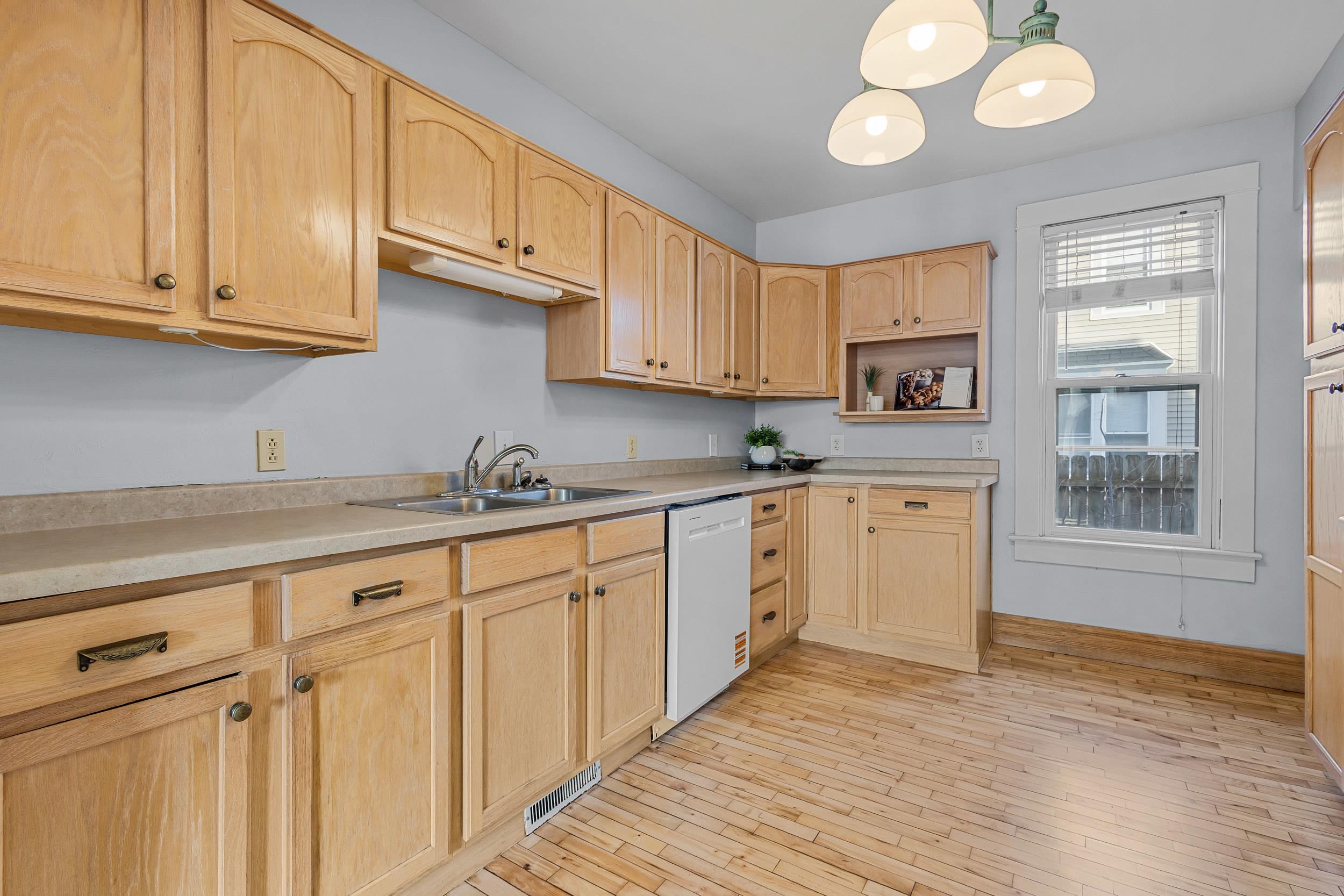 303 East Mckinley Street Appleton, WI 54915 - Photo 10 of 38