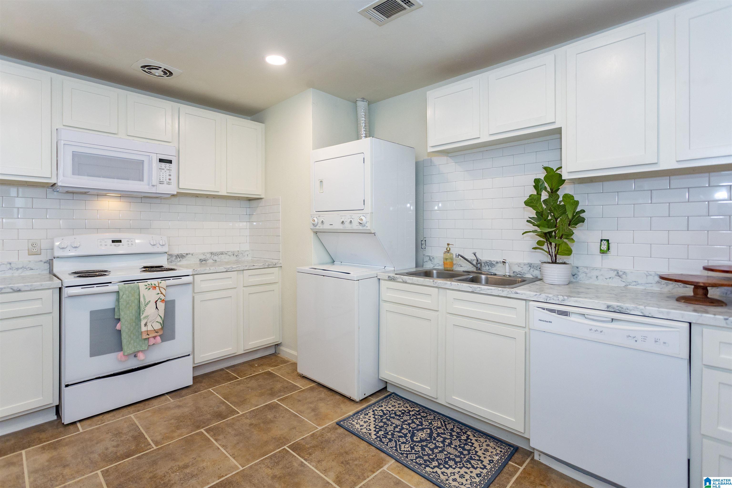 2140 Kelly Lane Birmingham, AL 35216 - Photo 10 of 37