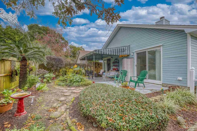 a view of an house with swimming pool and a yard