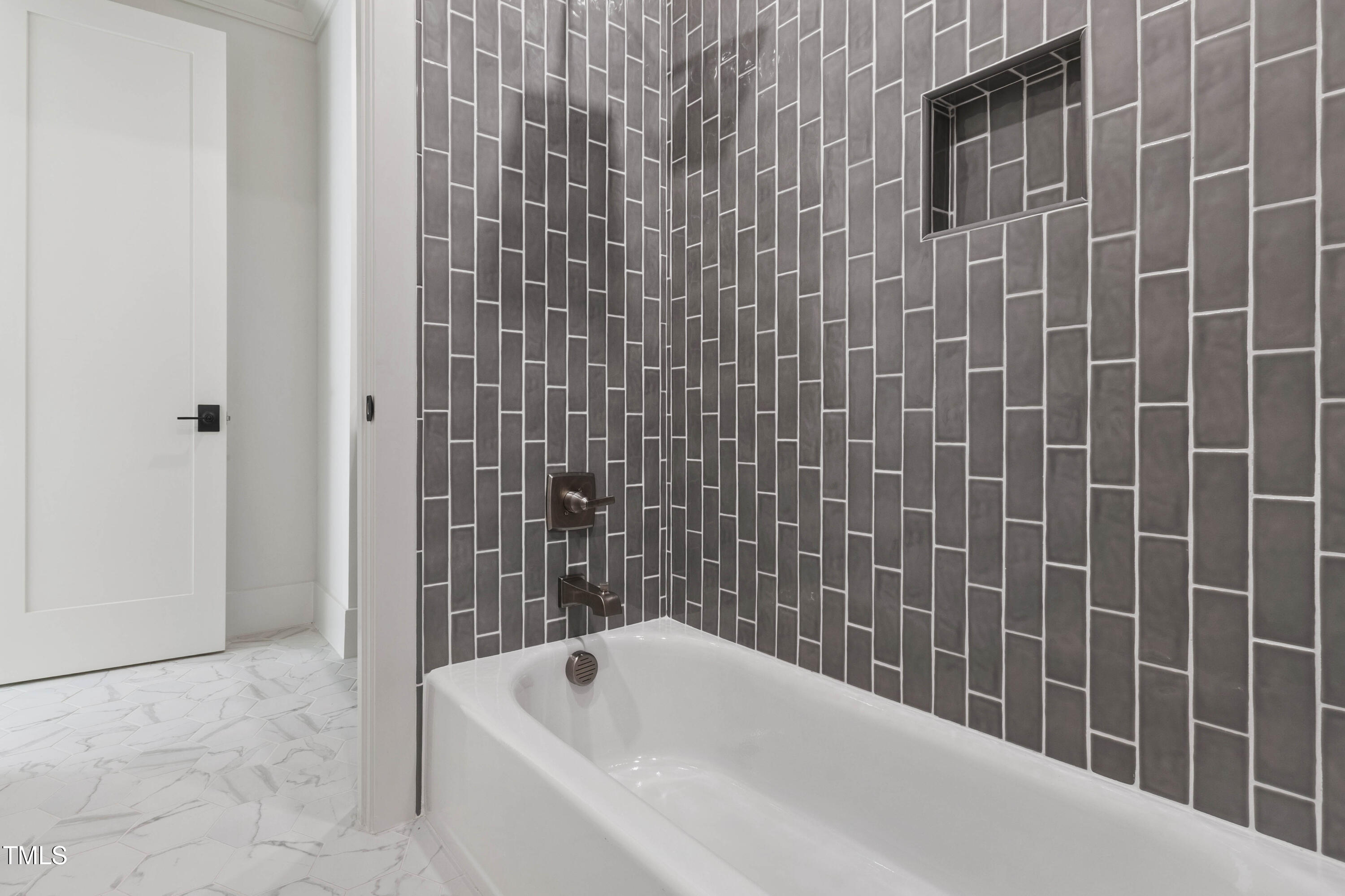 202 Georgetown Road Raleigh, NC 27608 - Photo 45 of 64 a bathroom with a bathtub