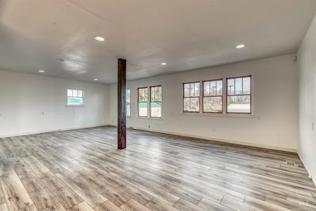 $350,000 | 235 West Idaho Avenue, Ontario, OR 97914