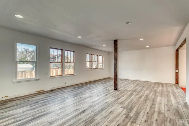 $350,000 | 235 West Idaho Avenue, Ontario, OR 97914